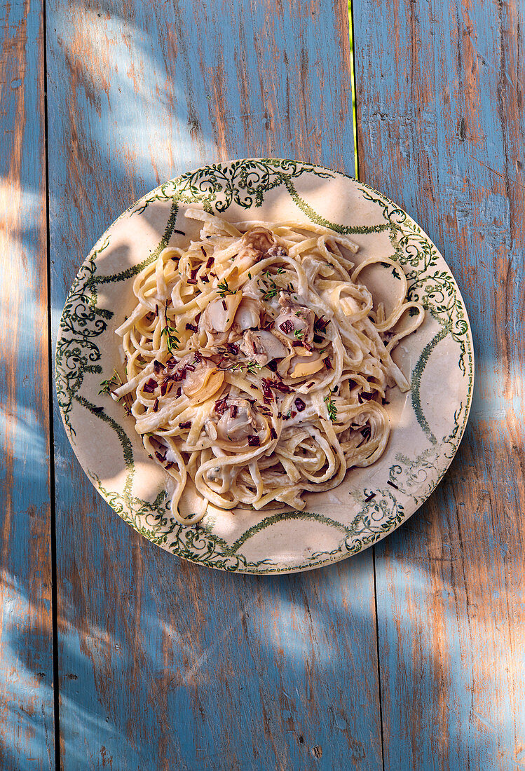 Linguine mit Mandeln und Venusmuscheln