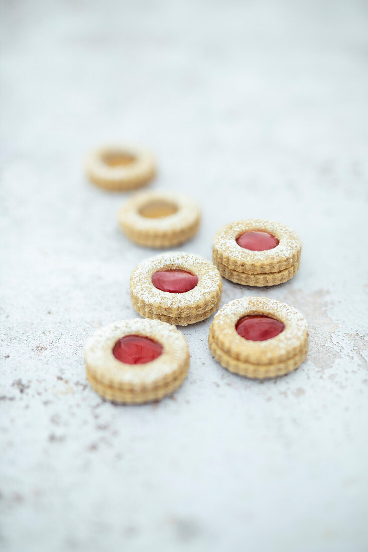 Vegan biscuits with currant jelly and quince jelly