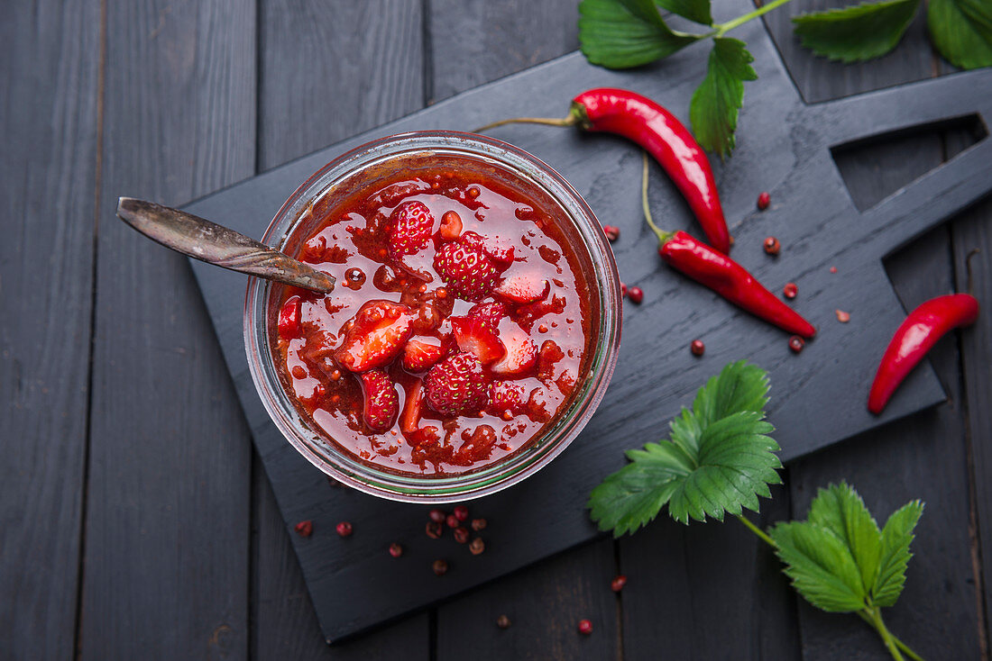 Erdbeer-Chili-Chutney im Glas