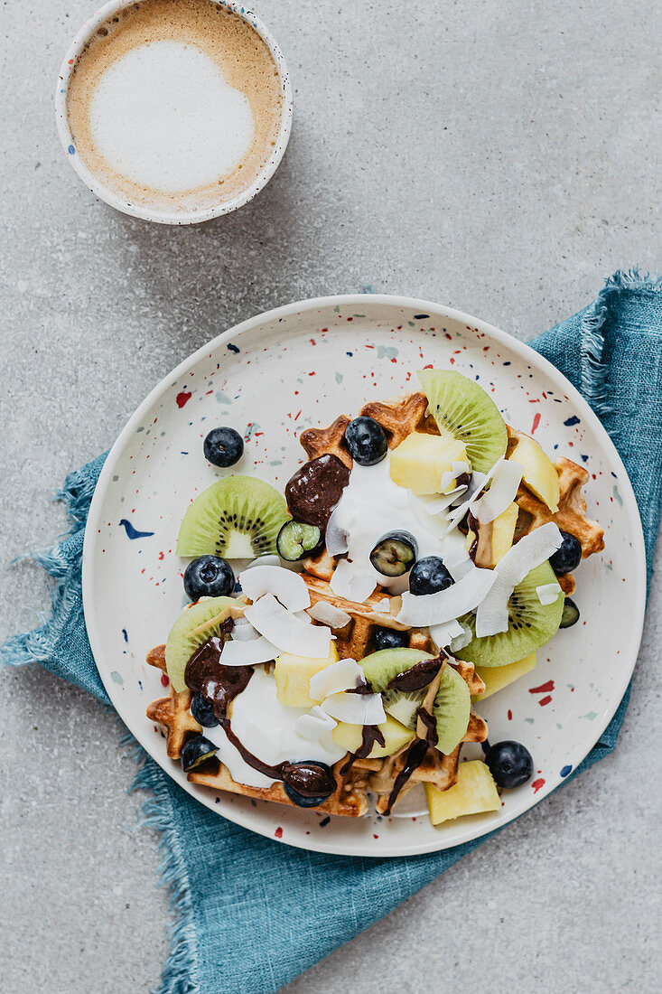 Waffles with mango and kiwi