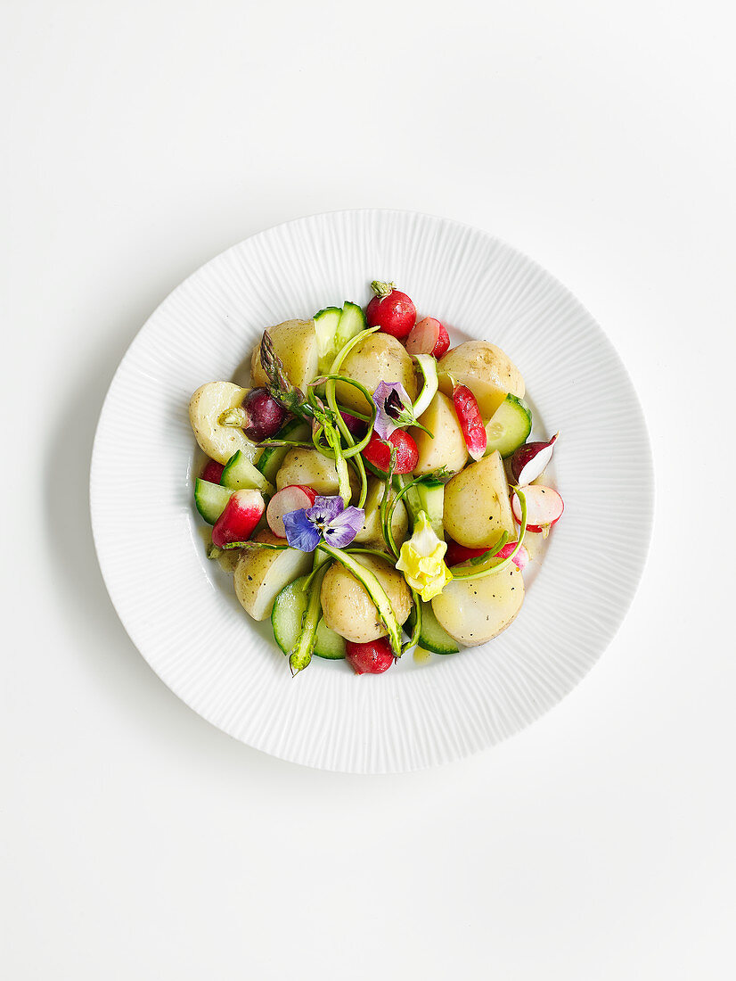 Englischer Gartensalat mit Kartoffeln