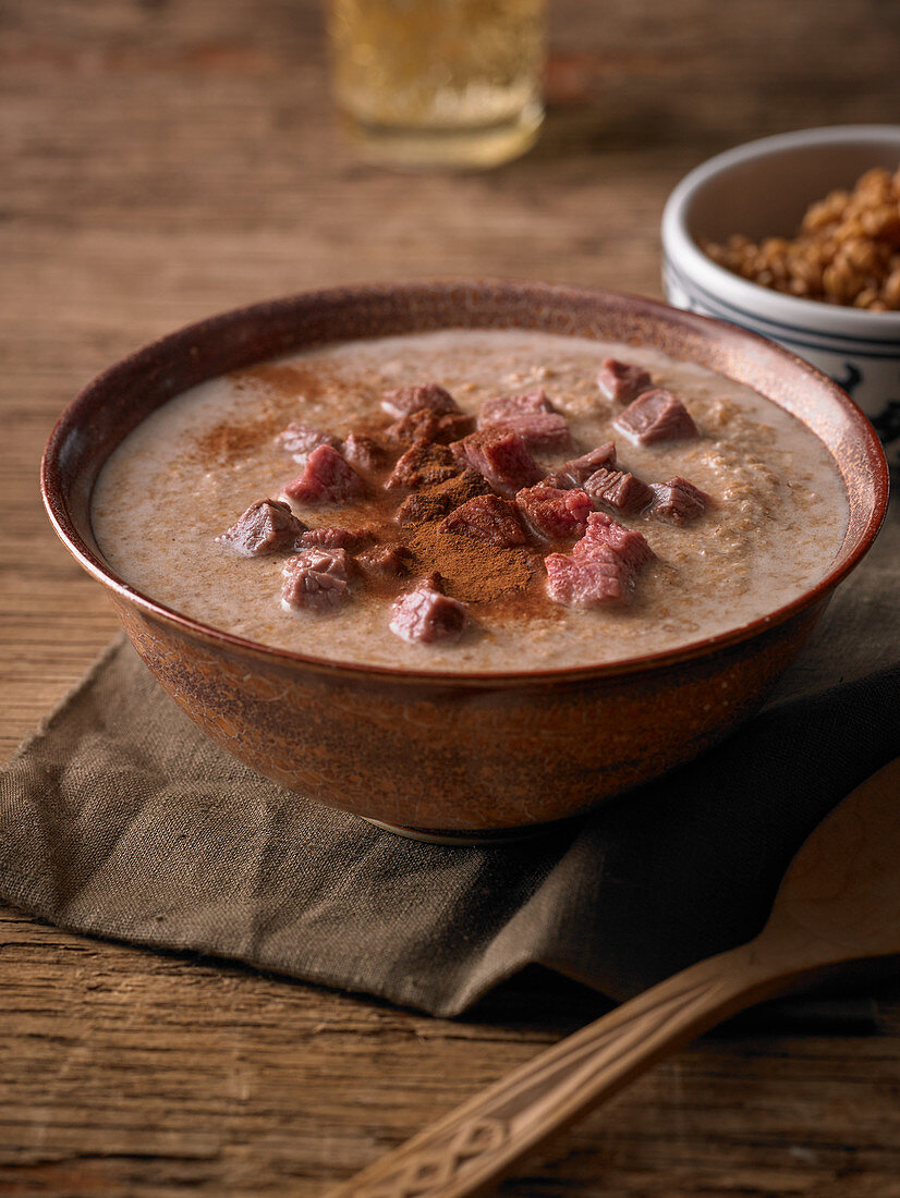 Weizenbrei mit Lammfleisch und Harissa (Irak)