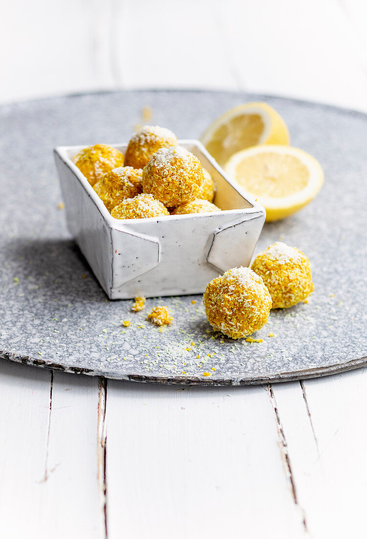 Lemon powerballs with coconut