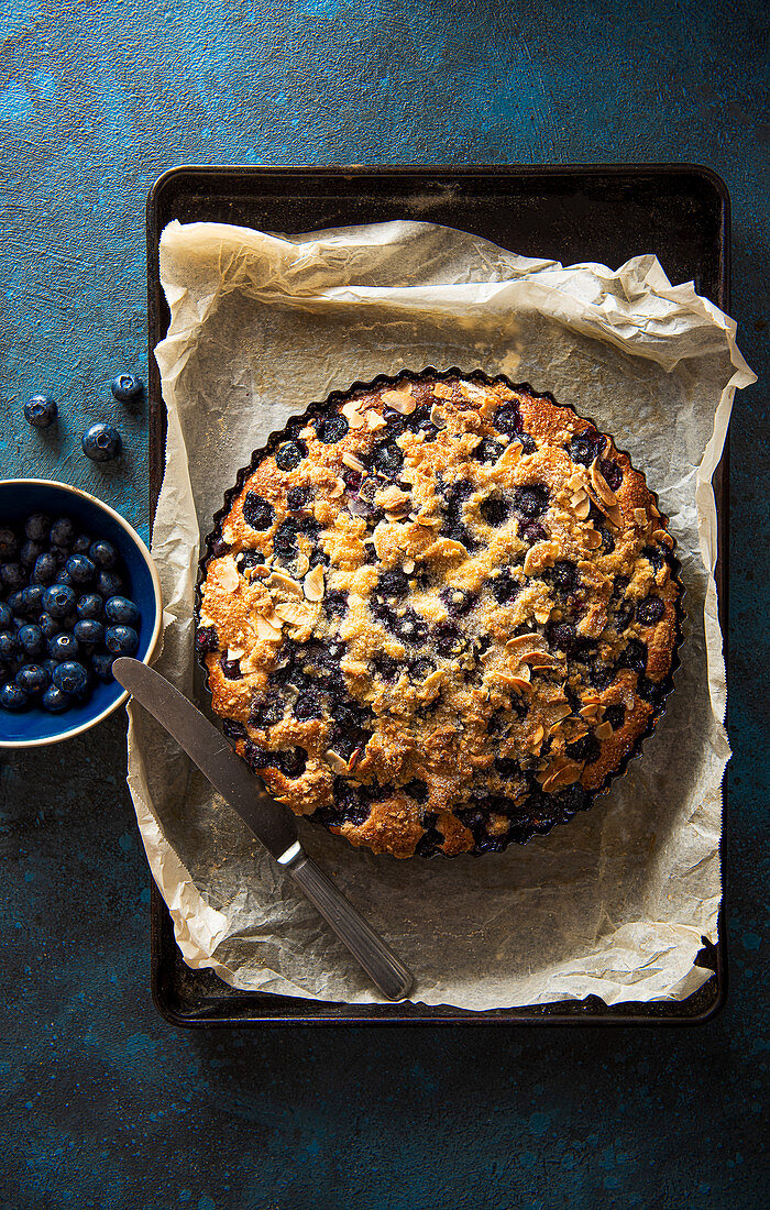 Blaubeerkuchen mit Streusel und Mandeln