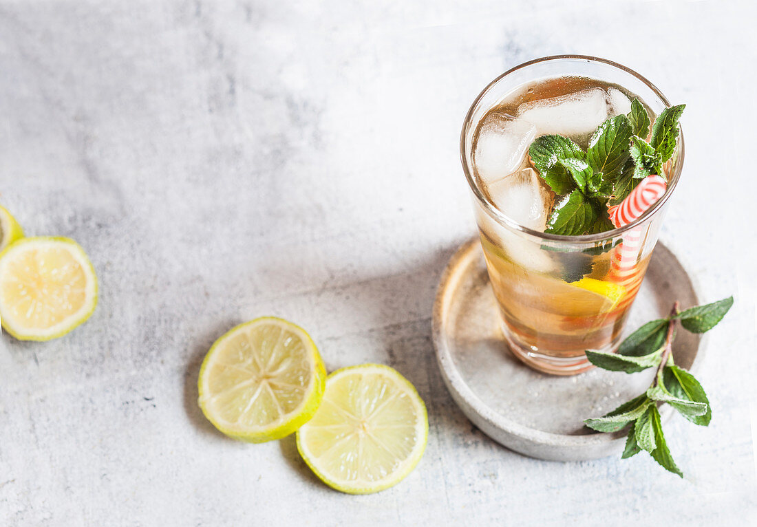 Iced tea with mint and lime