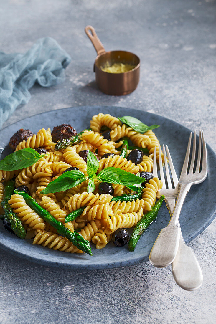 Rotini pasta with meatballs, asparagus and olives