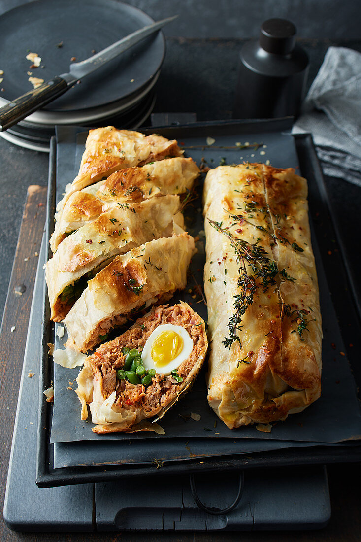 Tuna strudel with harissa, green beans and egg