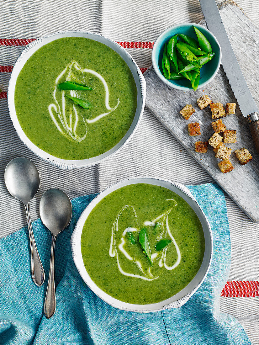 Broccoli, pea and kale soup