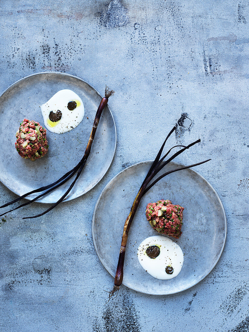 Beef tartare with grilled spring onions