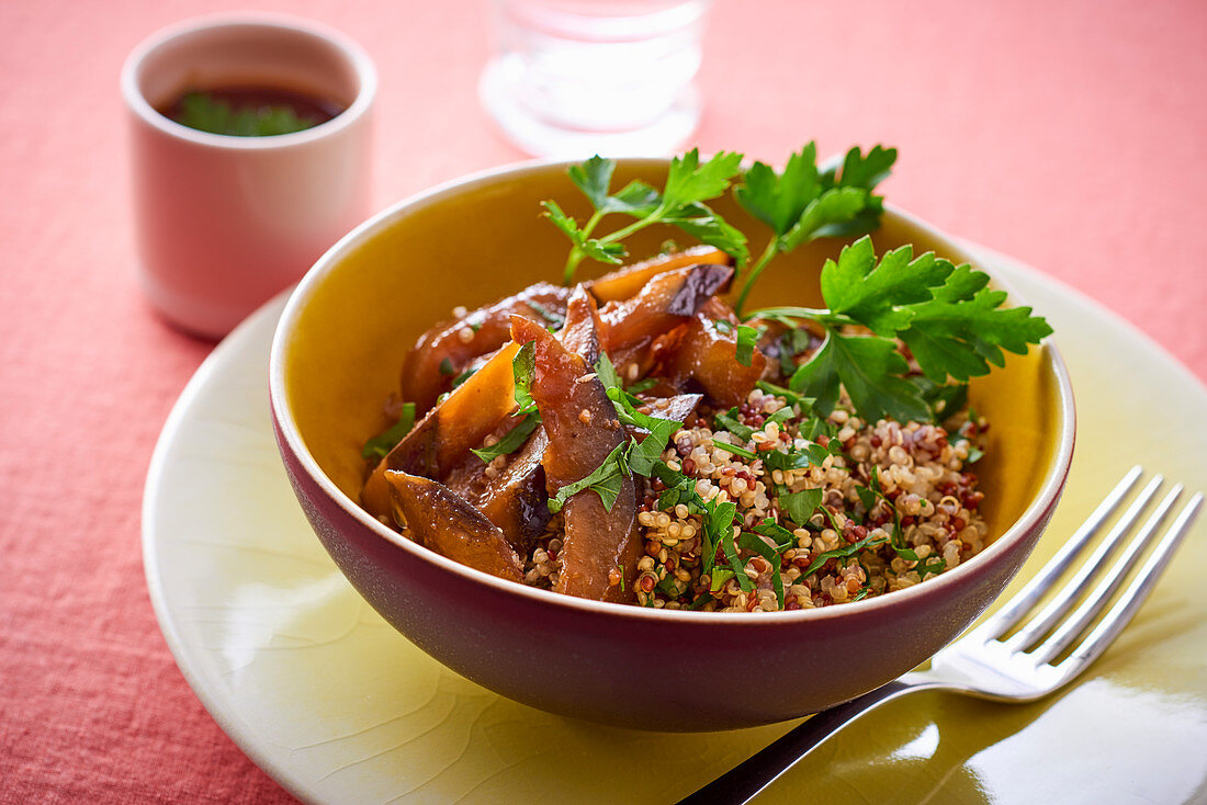 Aubergine quinoa with parsley and spicy sauce