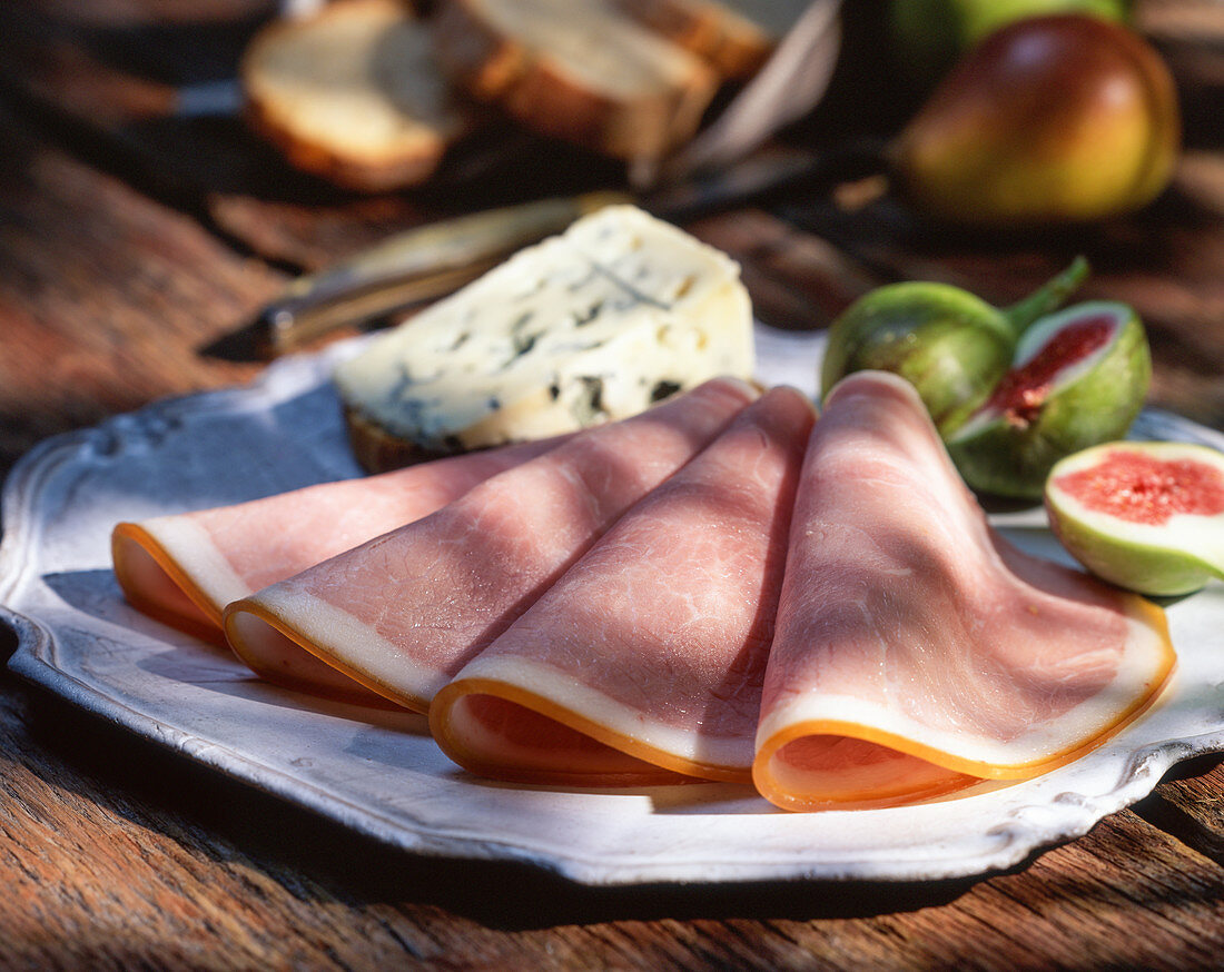 Ham plate with blue cheese and figs