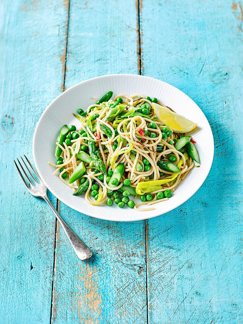 Spargel-Zitronen-Spaghetti mit Erbsen