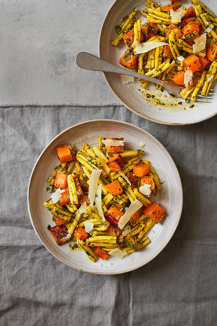 Nudeln mit Kürbis und Pesto