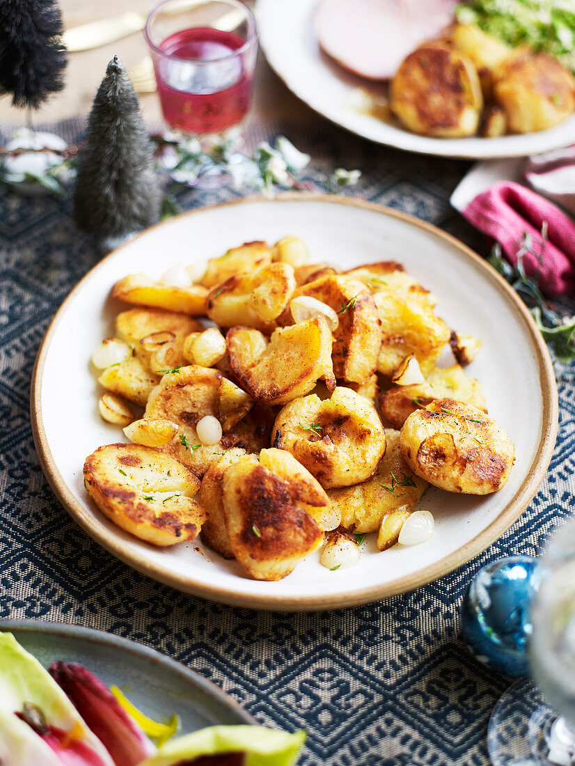 Bratkartoffeln mit Silberzwiebeln und Thymian (weihnachtlich)