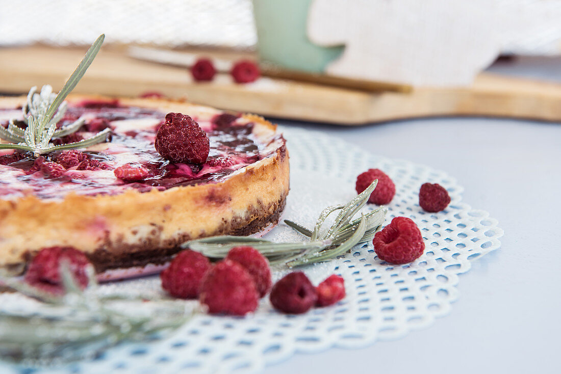 Baked New York cheesecake with raspberries and jam