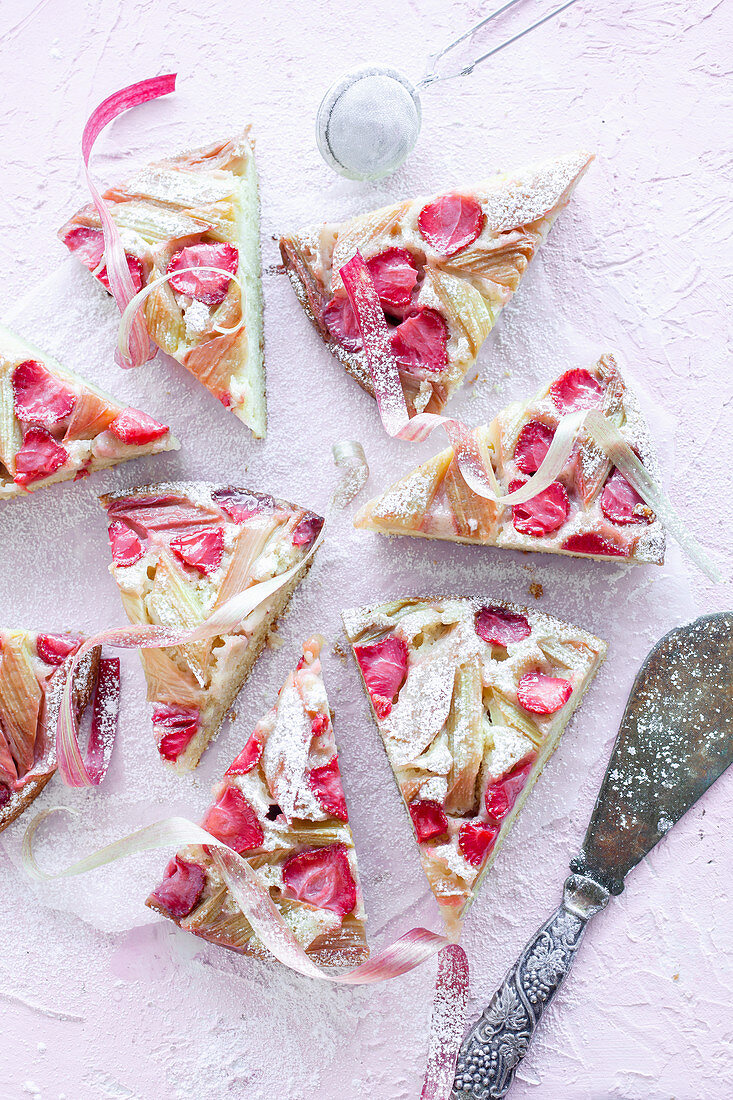 Rhubarb and strawberry pie