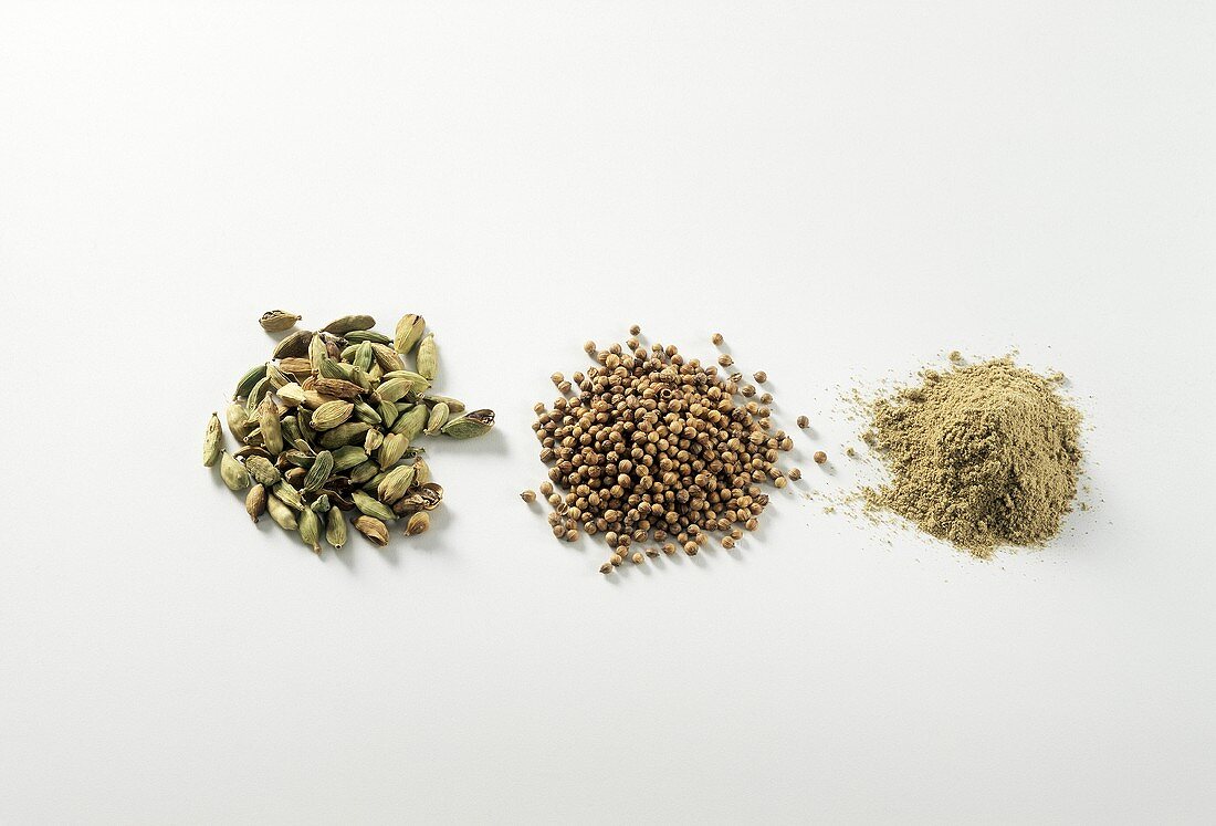 Cardamom capsules, coriander seeds and cardamom powder