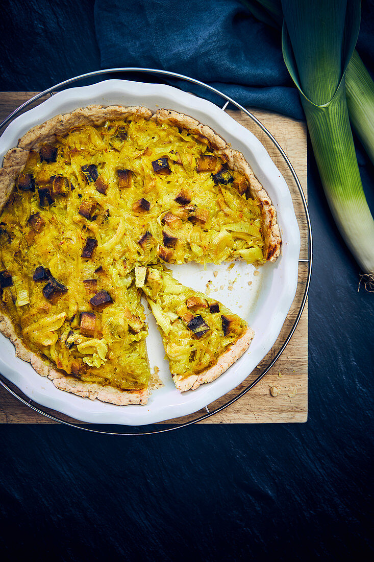 Vegane Lauchquiche mit Räuchertofu