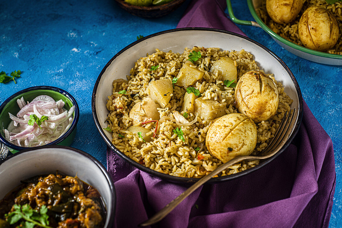 Reis Biryani mit hartgekochten Eiern