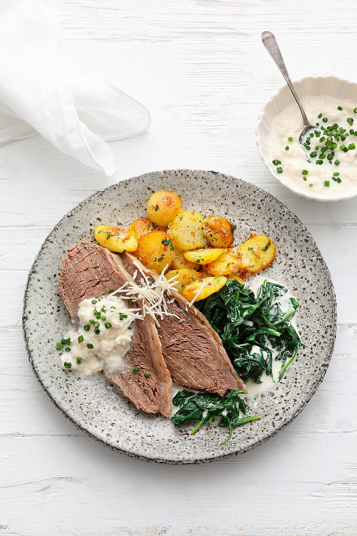 Prime boiled beef with creamy spinach and bread-roll horseradish