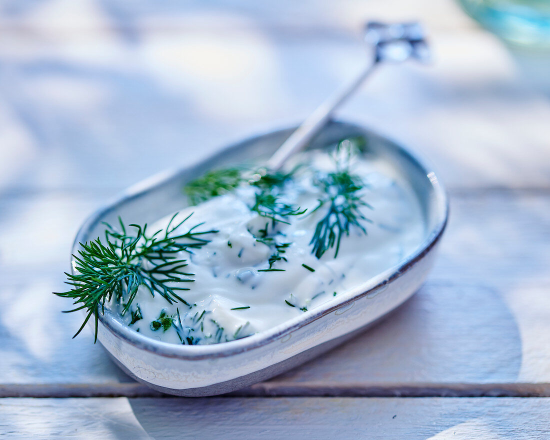 Yoghurt sauce with dill