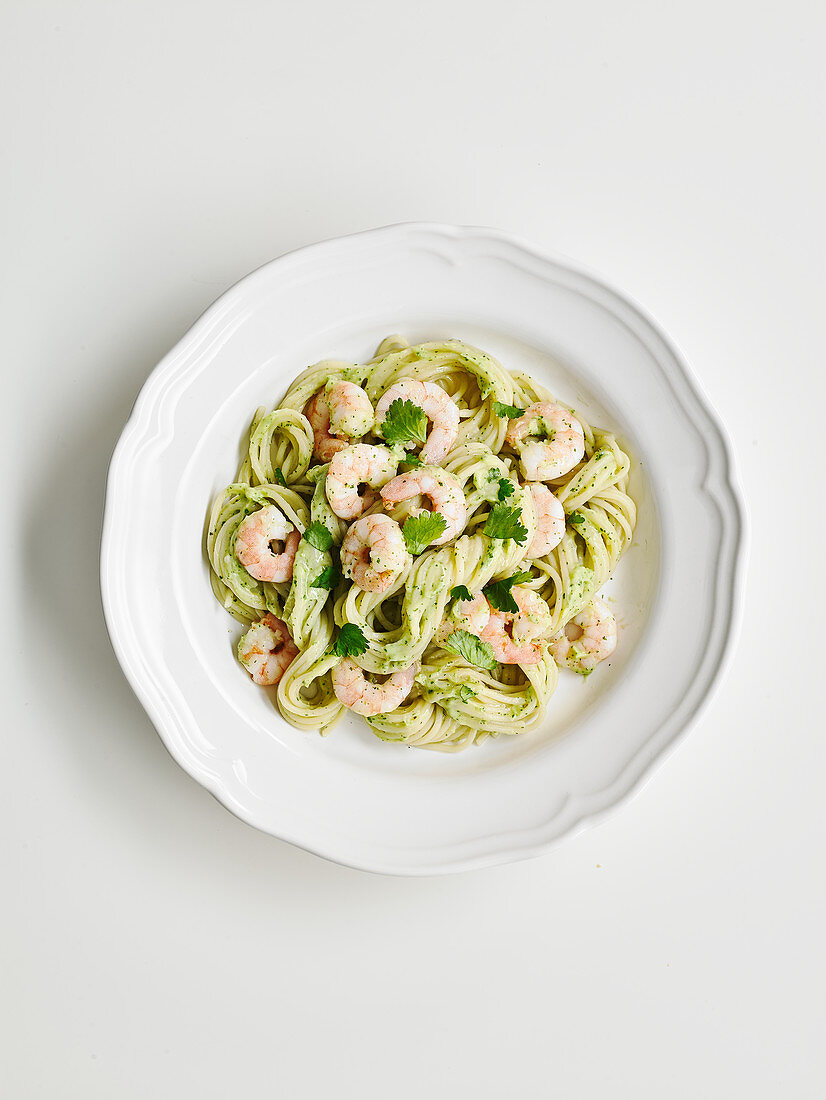 Spaghetti mit Avocadocreme und Garnelen