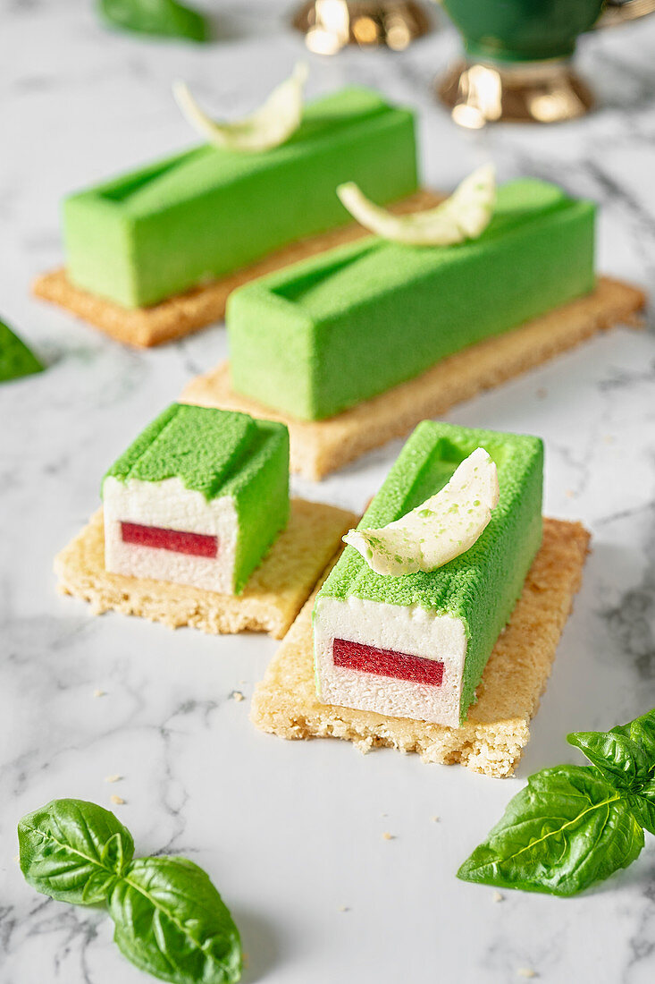 Mousse cakes with basil and strawberry