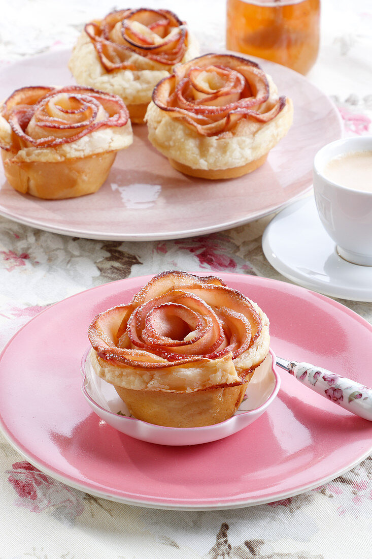 Puff pastry muffins with a flower-shaped apple
