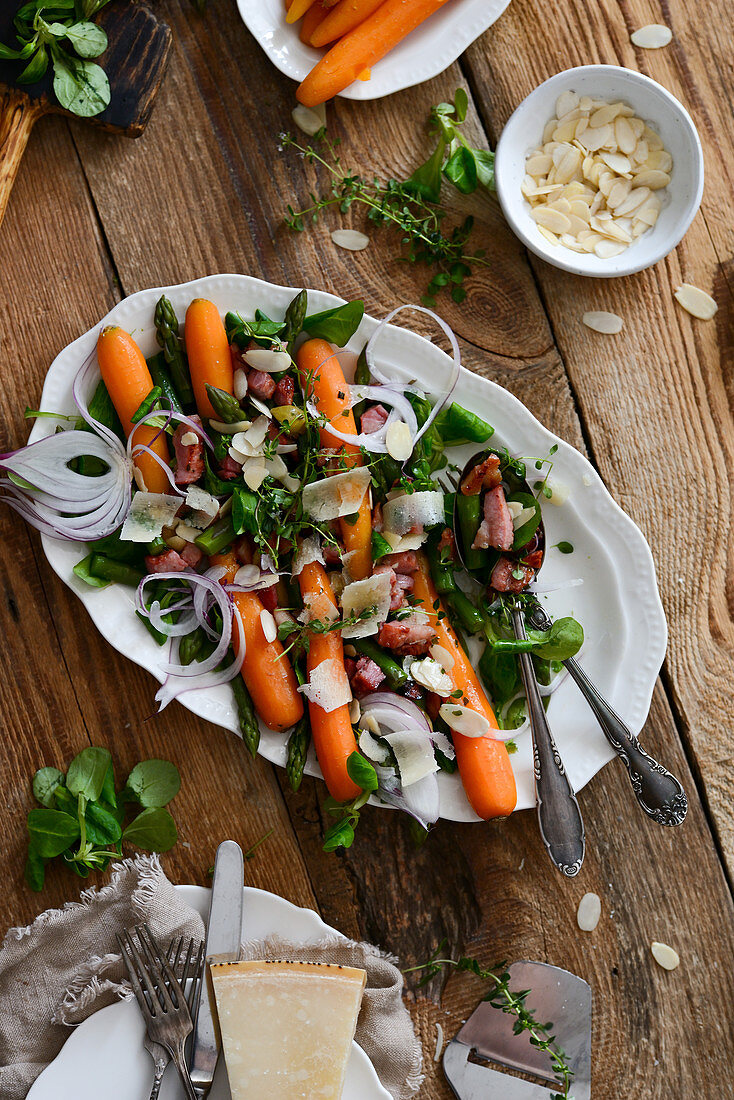 Young carrots with bacon, lettuce, and almond flakes