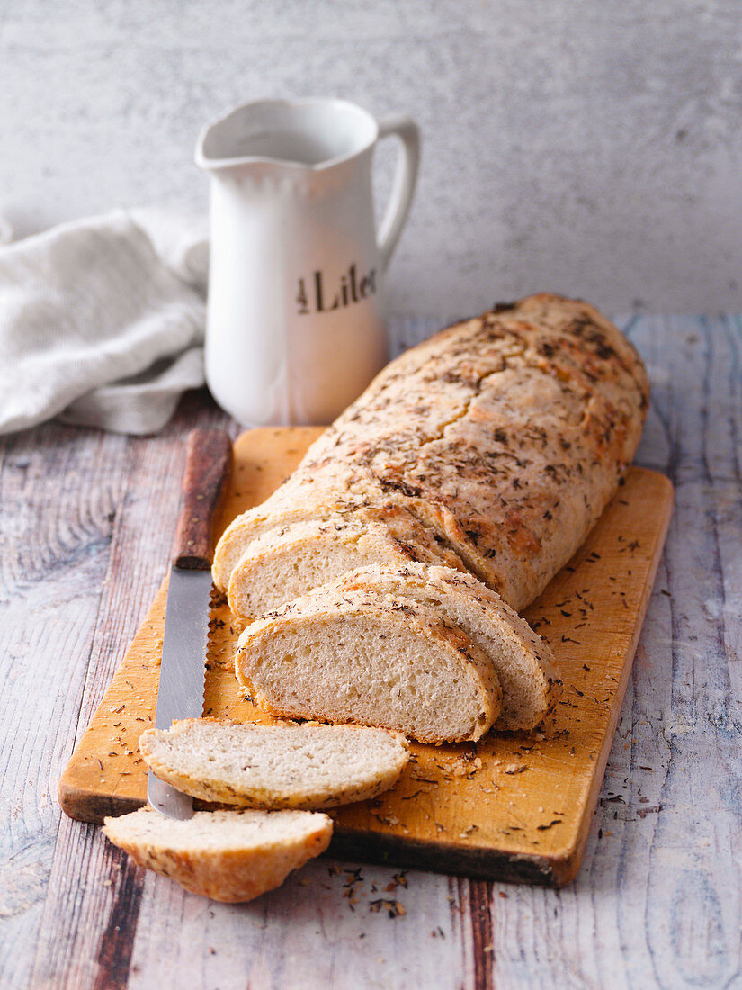 Knuspriges Dinkelbrot mit Kräutern