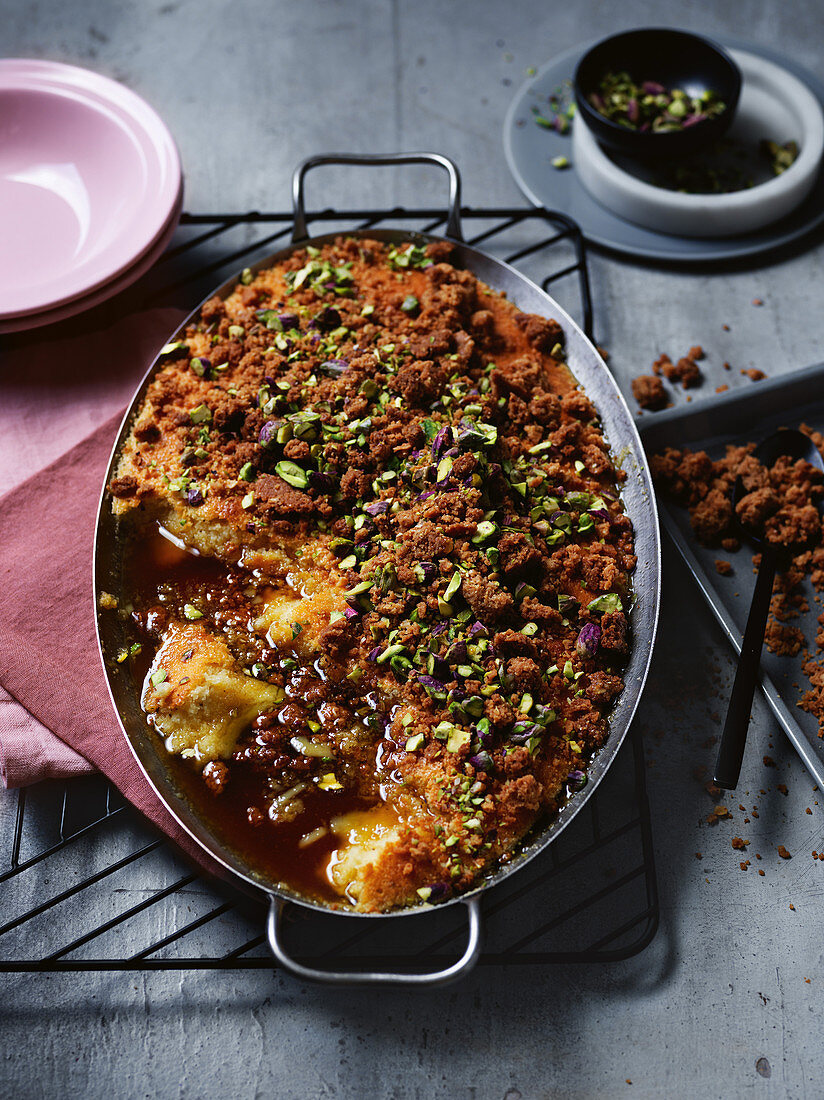 Golden Syrup Pudding mit Pistazien-Crumble