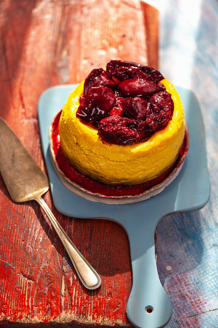 Gebackener Mini-Käsekuchen mit Pflaumen