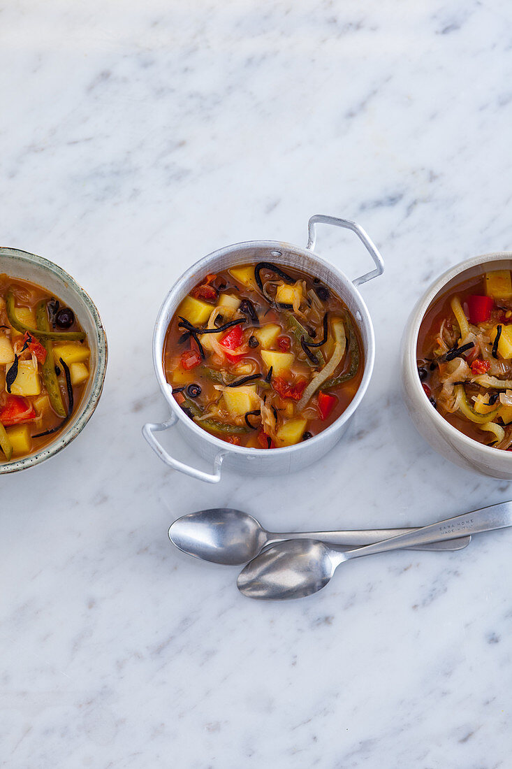 Sauerkraut stew with potatoes, tomatoes and hijiki