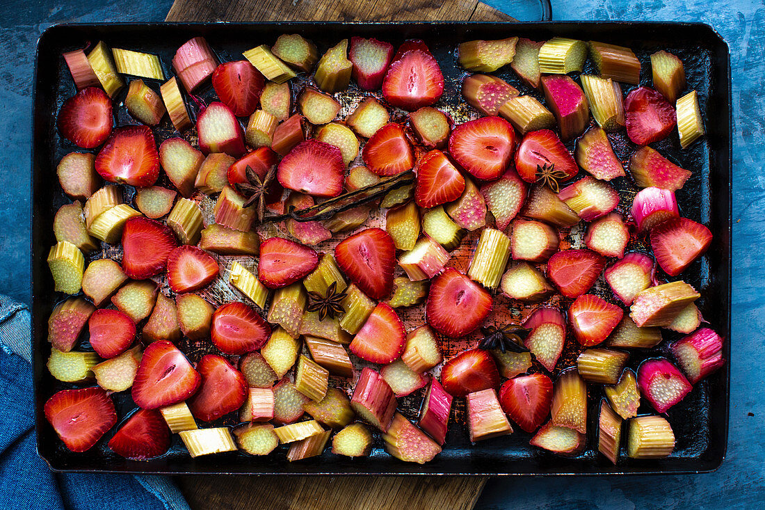 Oven-roasted rhubarb and strawberry compote