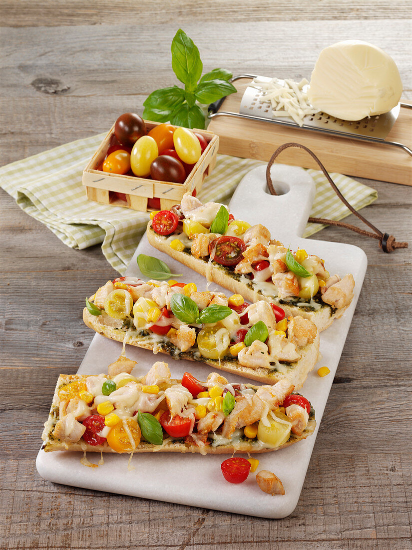Colourful chicken baguettes with scamorza and cherry tomatoes