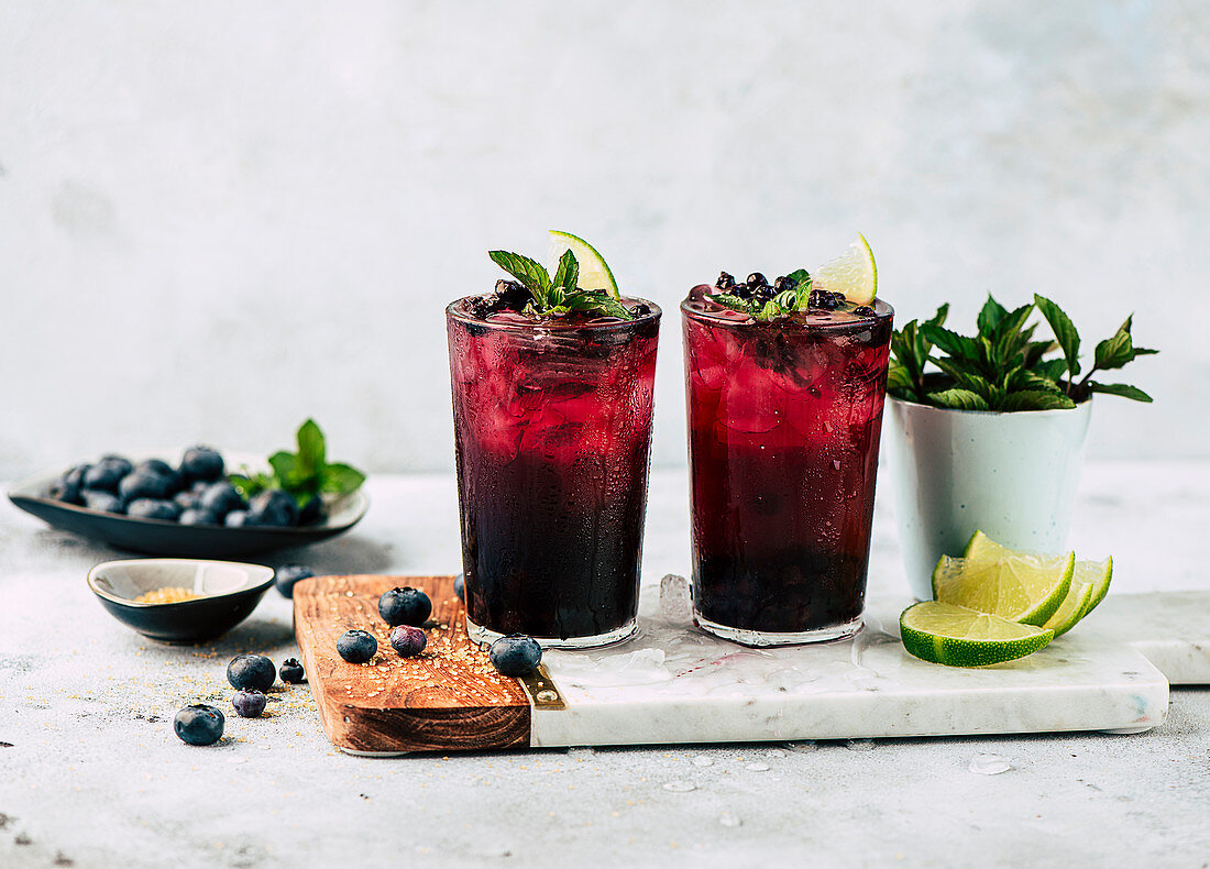 Cocktails with blueberries