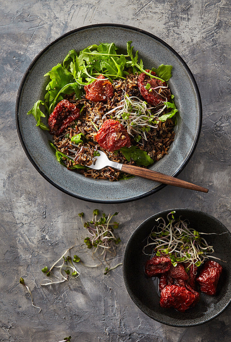 Black rice with arugula and sun-dried tomatoes