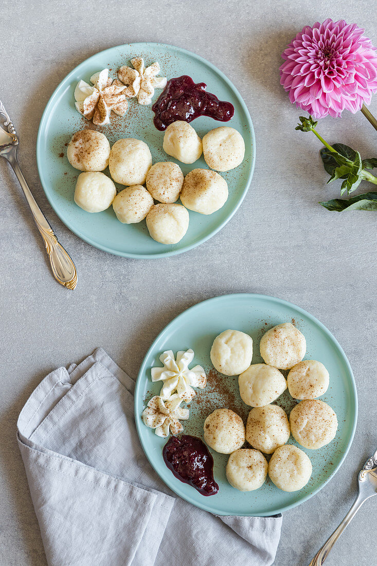 Cottage cheese balls (lazy dumplings) with mascarpone cream, cinnamon and jam for breakfast