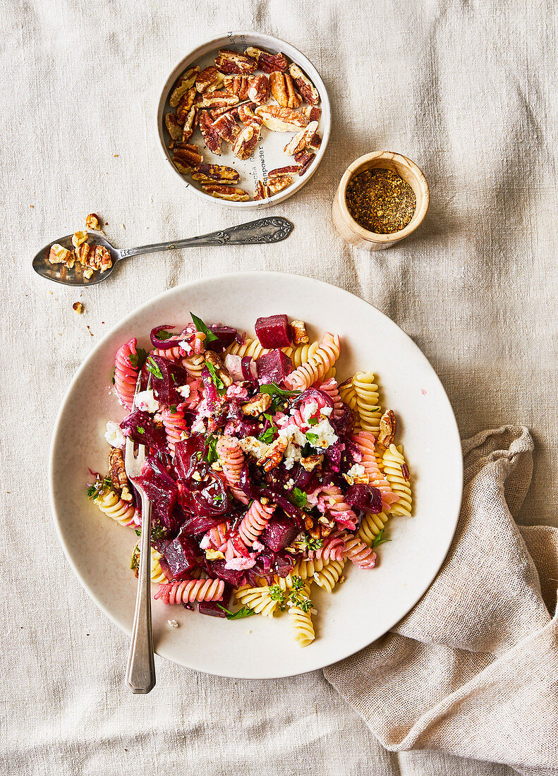 Pasta with beetroot and goat cheese