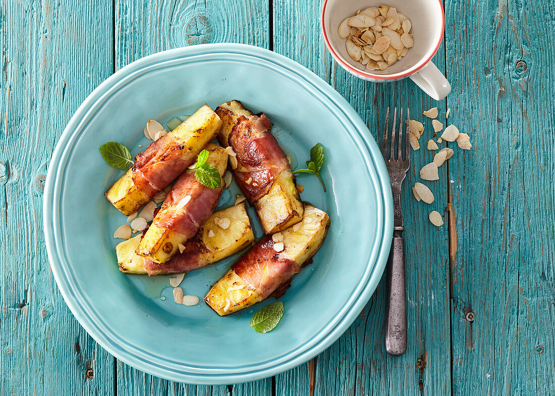 Grilled pineapple with bacon