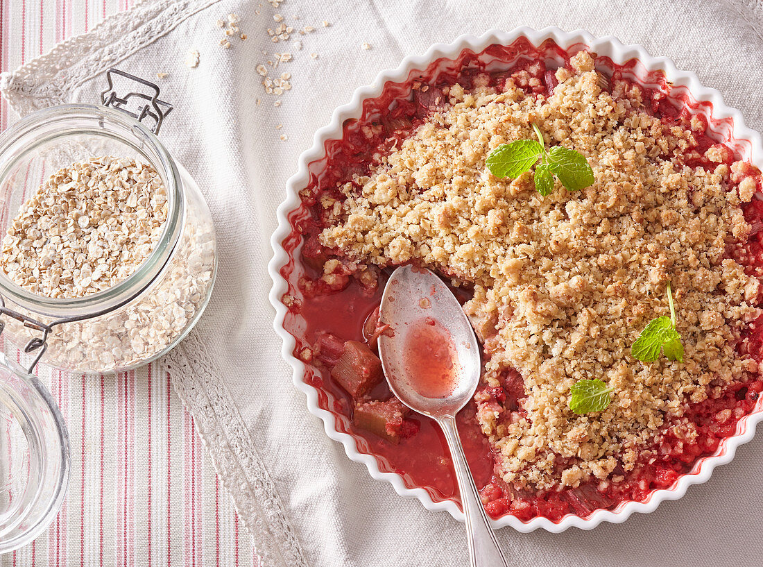 Rhubarb crumble