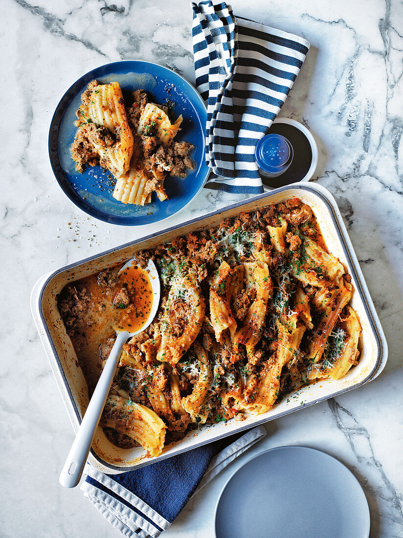 One Pan Pasta mit Harissa-Bolognese