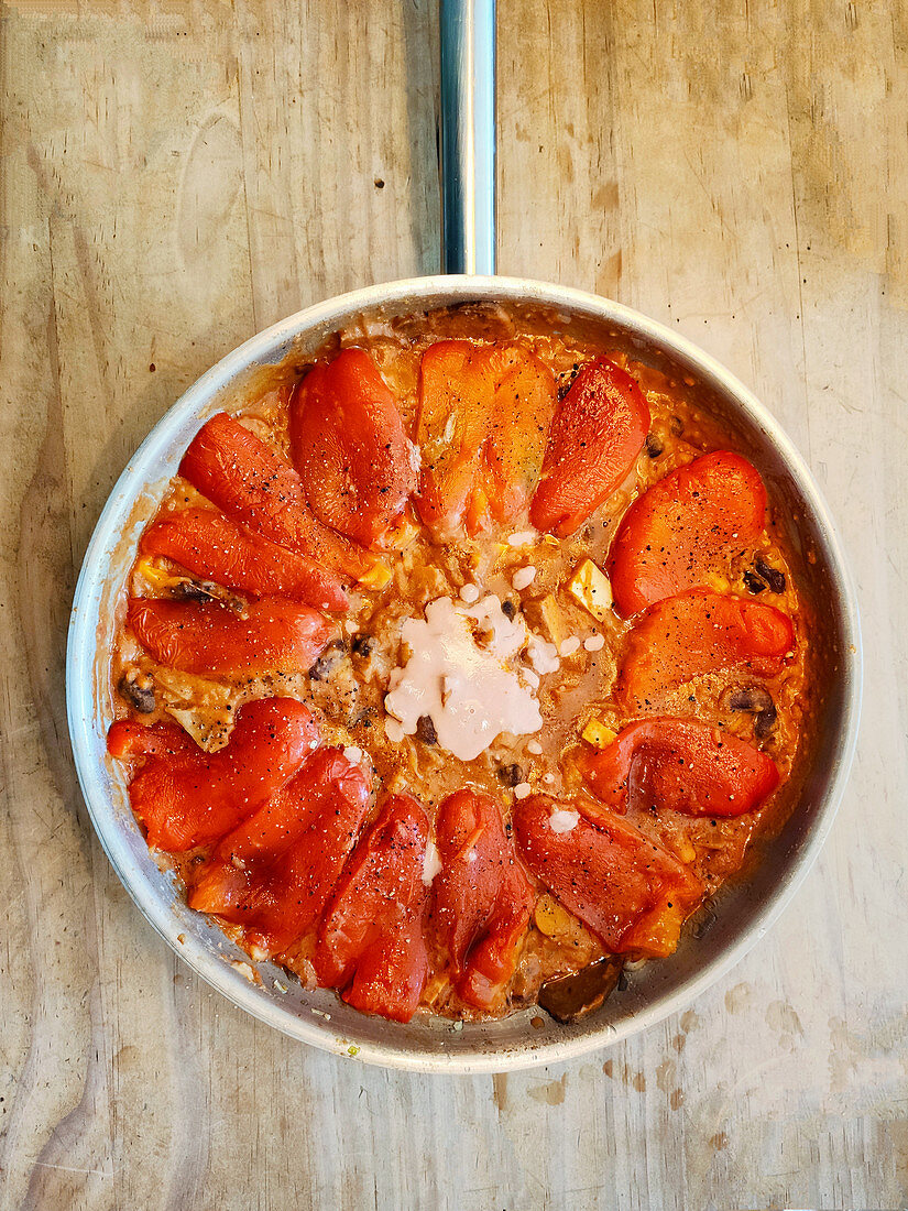 Red bell pepper and bean pan