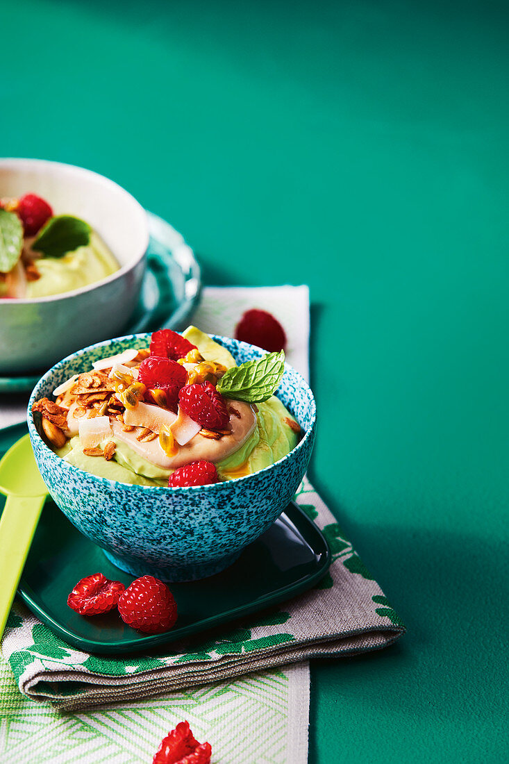 Avo-colada smoothie bowl