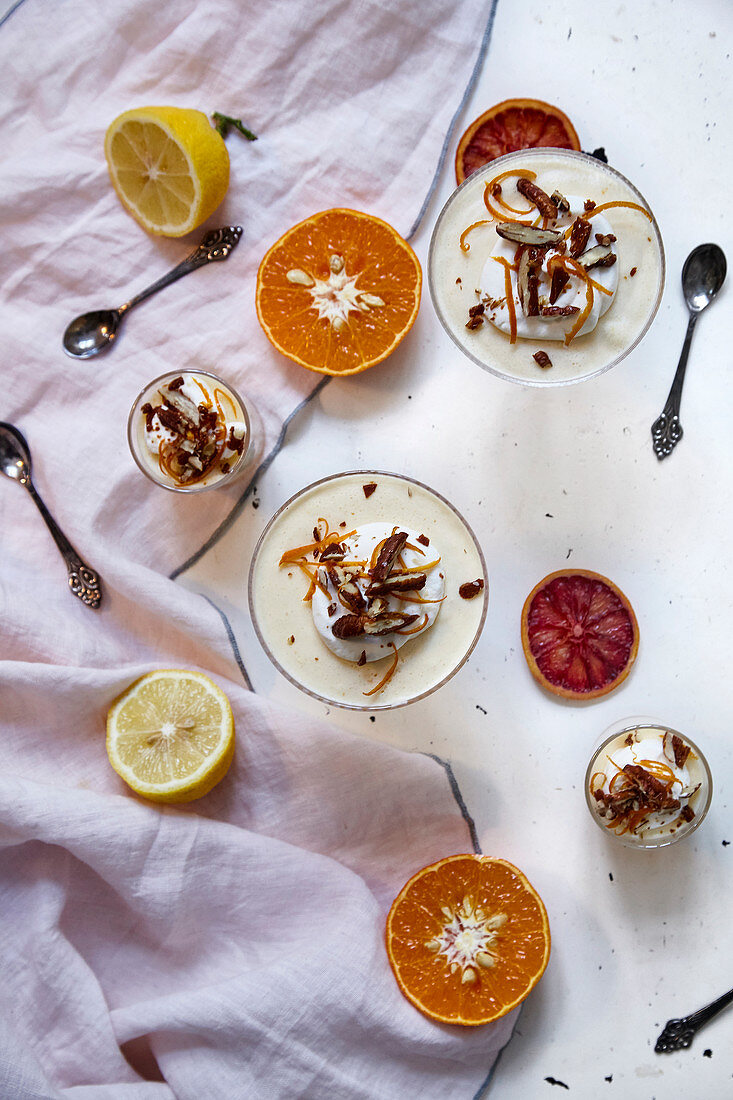 Mandarinencreme mit Sahne