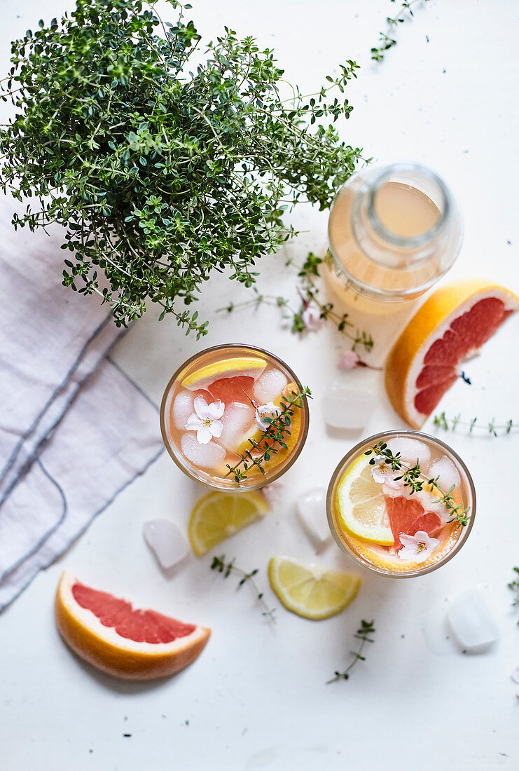 Lemonade with pink grapefruit and thyme