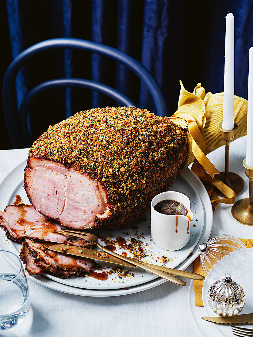 Glazed roast ham with a crust of parsley crumbs for Christmas