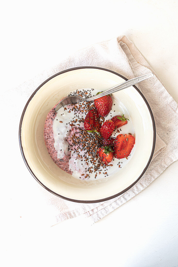 Strawberry yoghurt with strawberries and chia-flax seeds