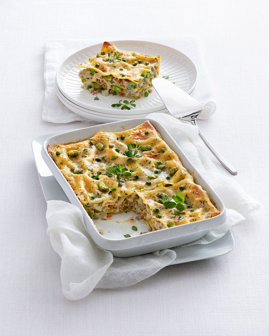 Vegetarische Lasagne mit Erbsen, Saubohnen und Kräutercreme