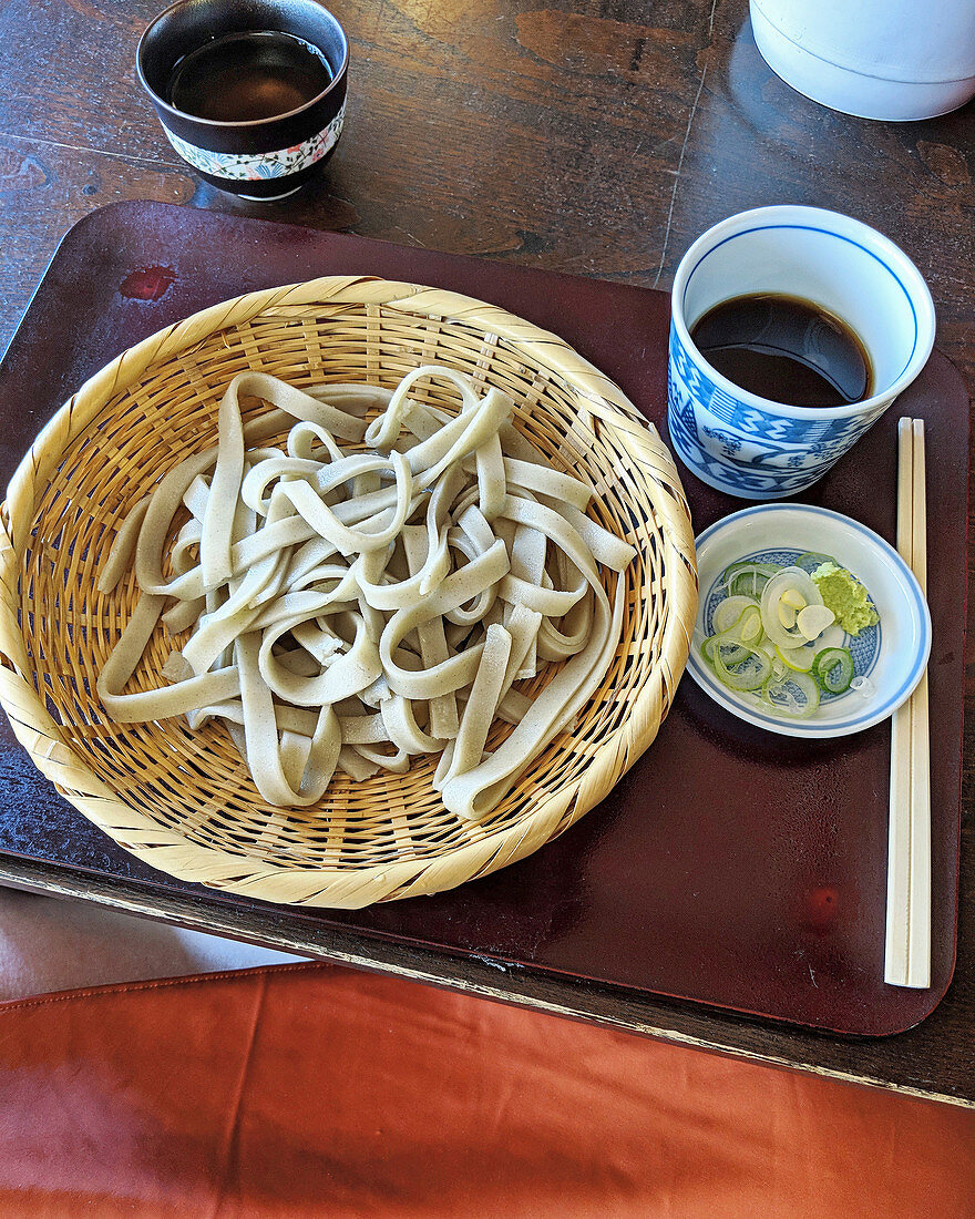 Tagliatelle with onions and soy sauce (Asia)